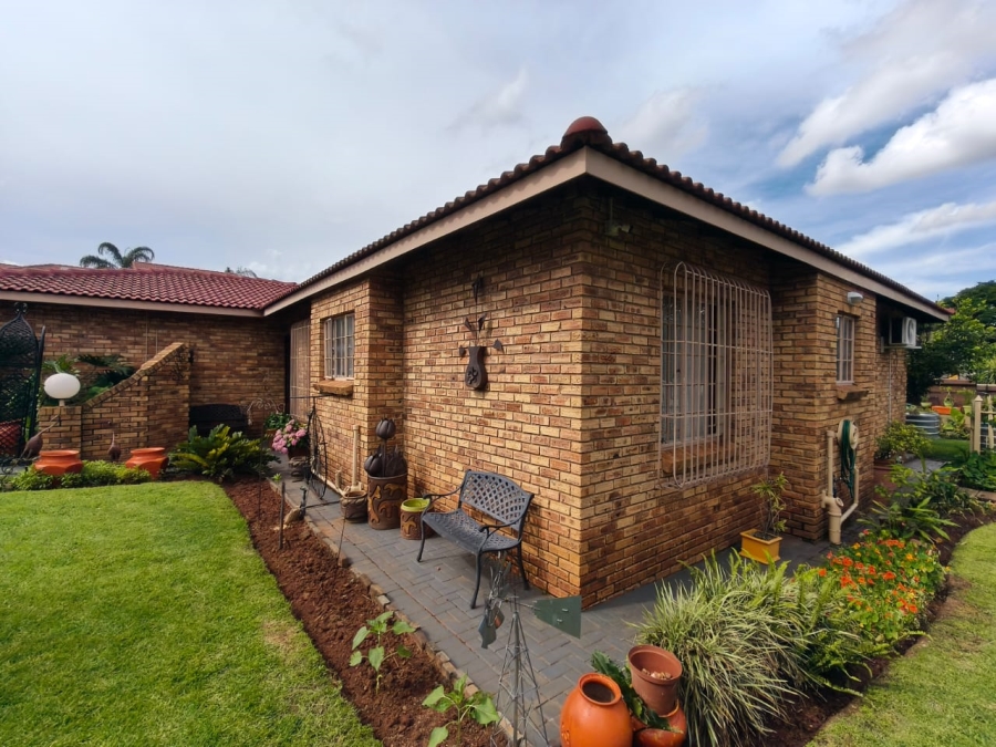 3 Bedroom Property for Sale in Safari Gardens North West